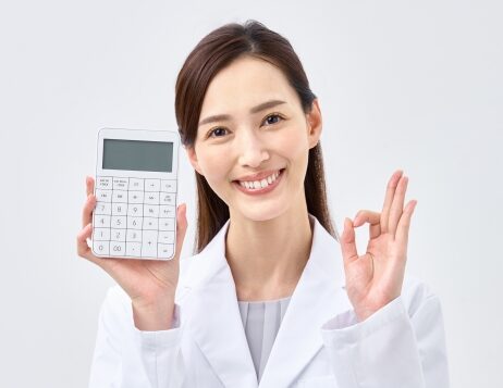 「協会けんぽ」の被保険者で35歳以上の方であれば補助金の対象となります。また、40歳〜70歳の5歳刻み節目の年は補助の対象となる検査項目が増えるため、自己負担金が更に「お得」になります。